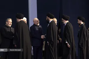 ادای احترام مقامات و مسئولان خارجی به پیکر امام شهید 