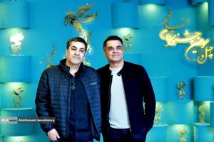 آرمان زرین&zwnj;کوب کارگردان و محسن چگینی تهیه کننده در فوتوکال فیلم سینمایی ترک عمیق