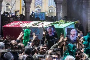 تشییع و تدفین پیکر مطهر دانشمند هسته&zwnj;ای شهید محمدمهدی طهرانچی رییس دانشگاه آزاد اسلامی و همسر گرانقدرش شهیده مژگان قراویری در حرم حضرت عبدالعظیم حسنی(ع)