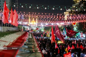 زائران حرم رضوی در انتظار وداع تاریخی با رهبر شهید امت