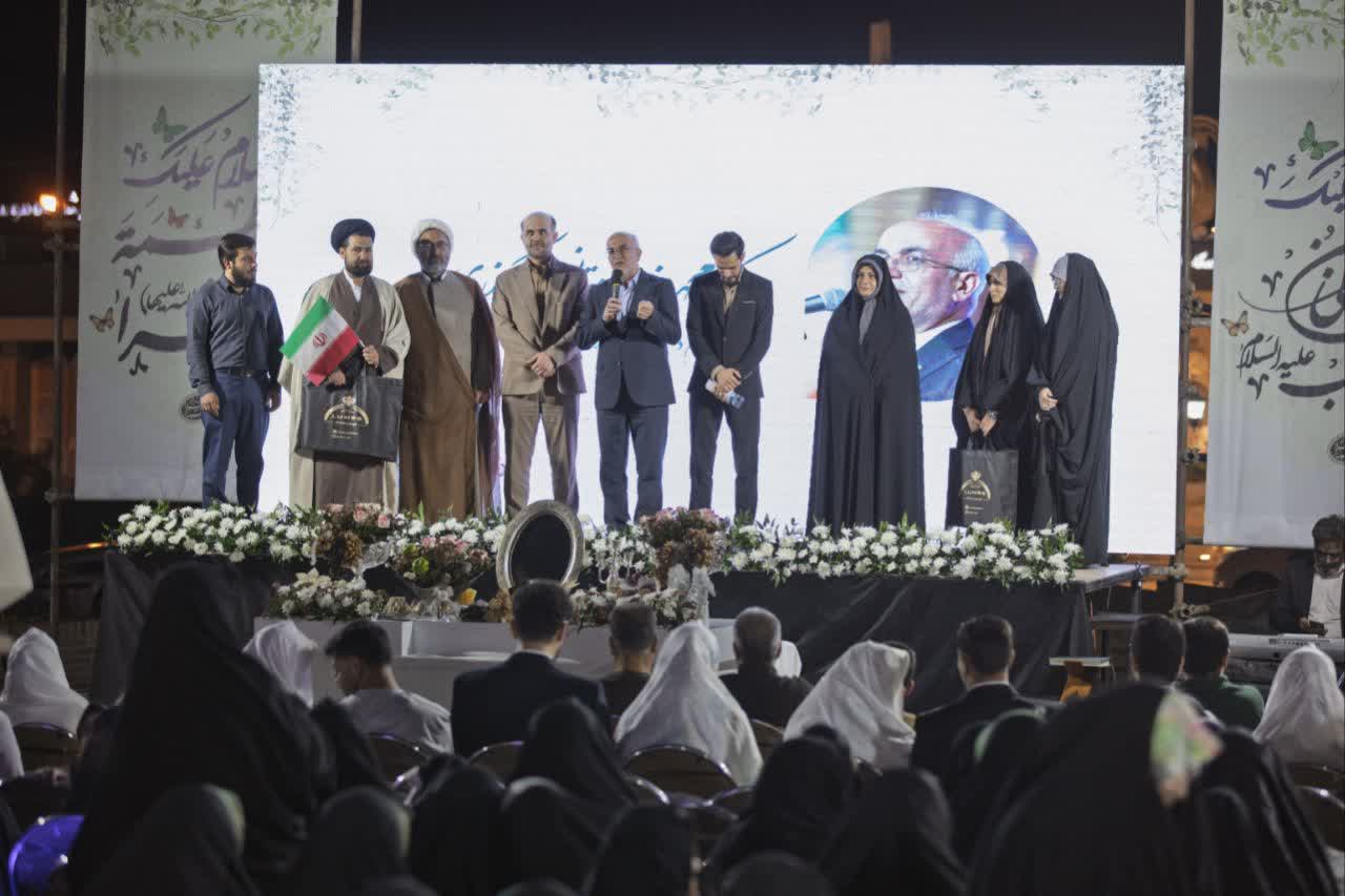 امام خمینی(ره) با وجود جایگاه والای سیاسی هنگام عبور همسرشان از مقابلشان تمام‌قد می‌ایستادند