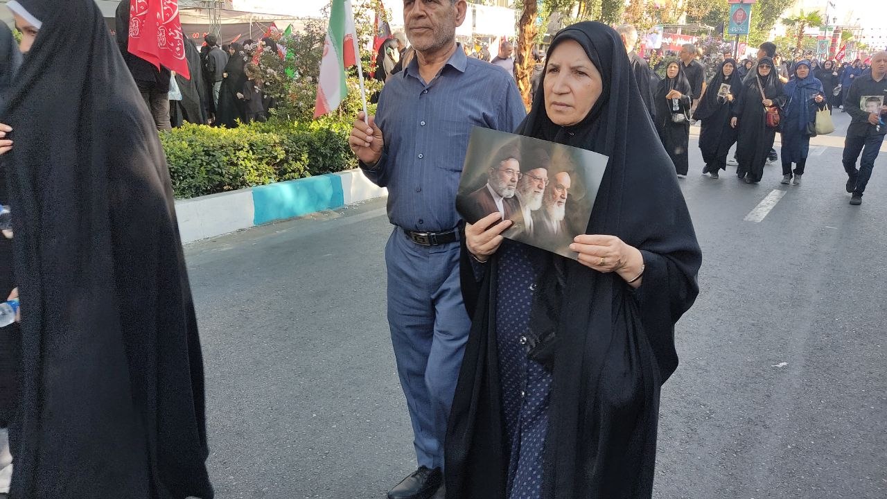 در مسیر حسین؛ تهران قدم‌به‌قدم به اربعین می‌رسد/ روایتی از موشک‌ها و پرچم‌های انتقام +عکس و فیلم