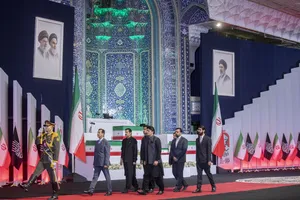 ادای احترام مقامات و مسئولان خارجی به پیکر امام شهید 