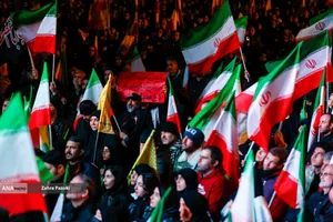 مراسم عزاداری در سوگ رهبر شهید انقلاب - میدان انقلاب تهران
