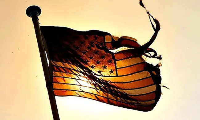 سقوط آزاد هژمونی آمریکا؛ از انفجار تورم و آتش ناو‌ها تا بی‌توجهی ناتو و نابودی پایگاه‌ها