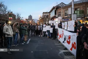 تجمع مردمی و دانشجویی مقابل سفارت انگلیس