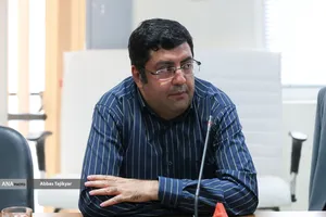دکتر سعید طاووسی مسرور، تاریخ&zwnj;پژوه و استادیار دانشگاه علامه طباطبایی در نشست علمی آیین تشییع بزرگان در تاریخ تشیع و انقلاب اسلامی؛ ابعاد، کارکردها و پیامدها
