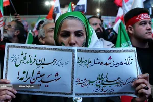 اجتماع مردمی در حمایت از رزمندگان اسلام