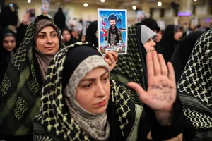 دیدار خانواده شهدای اقتدار با رهبر انقلاب در روز میلاد امیرالمومنین علیه&zwnj;السلام