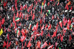 تشییع پیکر مطهر آقای شهید ایران و خانواده ایشان -۱
