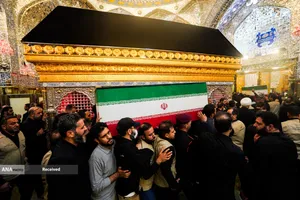 اقامه نماز بر پیکر مطهر رهبر شهید امّت در حرم مطهر حضرت امیرالمؤمنین(ع) 