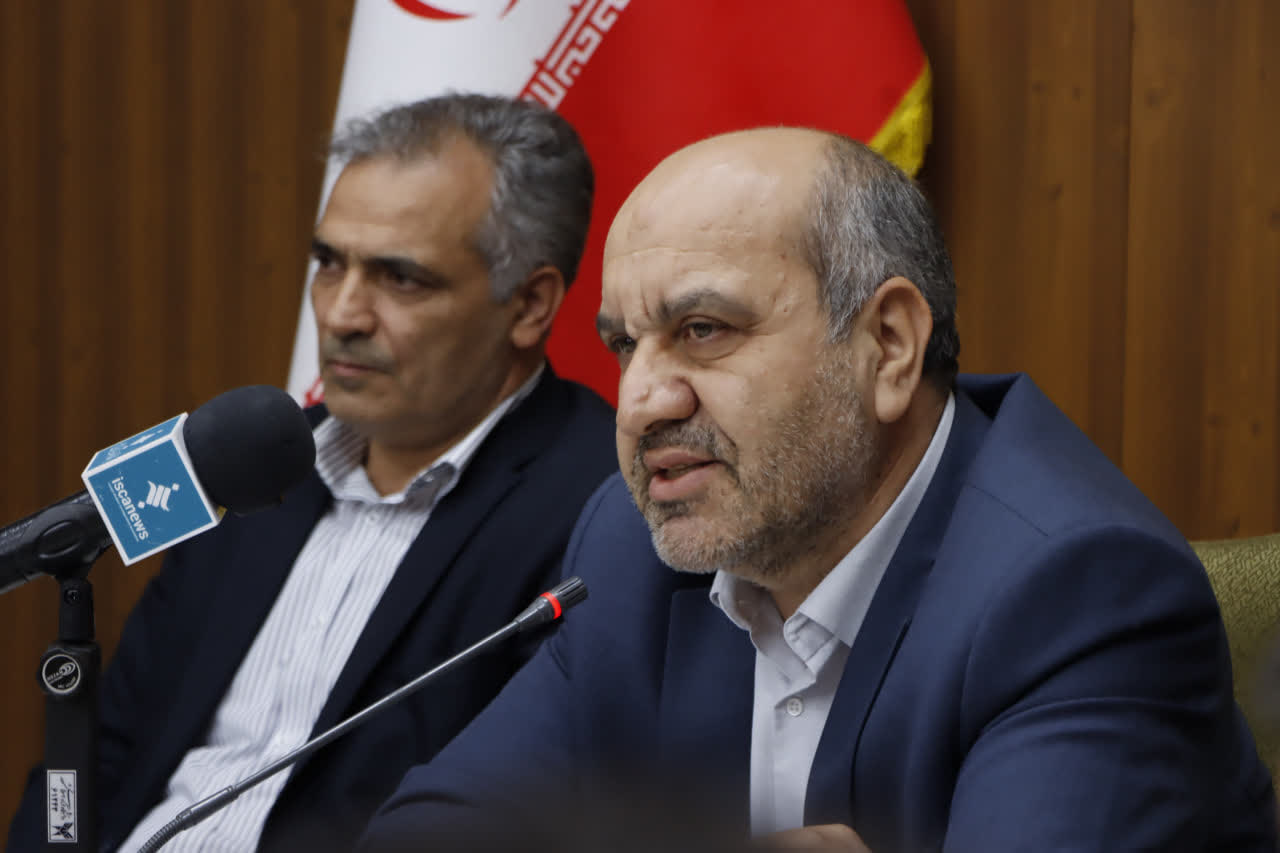 جامعه نباید از محیط‌های نخبگانی بی‌تأثیر بماند