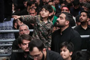 مراسم عزادارای شب عاشورای حسینی(ع) در حسینیه امام خمینی(ره) با حضور رهبر معظم انقلاب