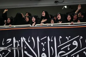 مراسم عزادارای شب عاشورای حسینی(ع) در حسینیه امام خمینی(ره) با حضور رهبر معظم انقلاب