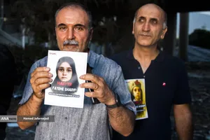 بازدید خبرنگاران خارجی از آثار به&zwnj;جامانده از حمله موشکی رژیم صهیونیستی به ساختمان شیشه ای صدا و سیما که در تاریخ ۲۴ تیرماه صورت گرفت