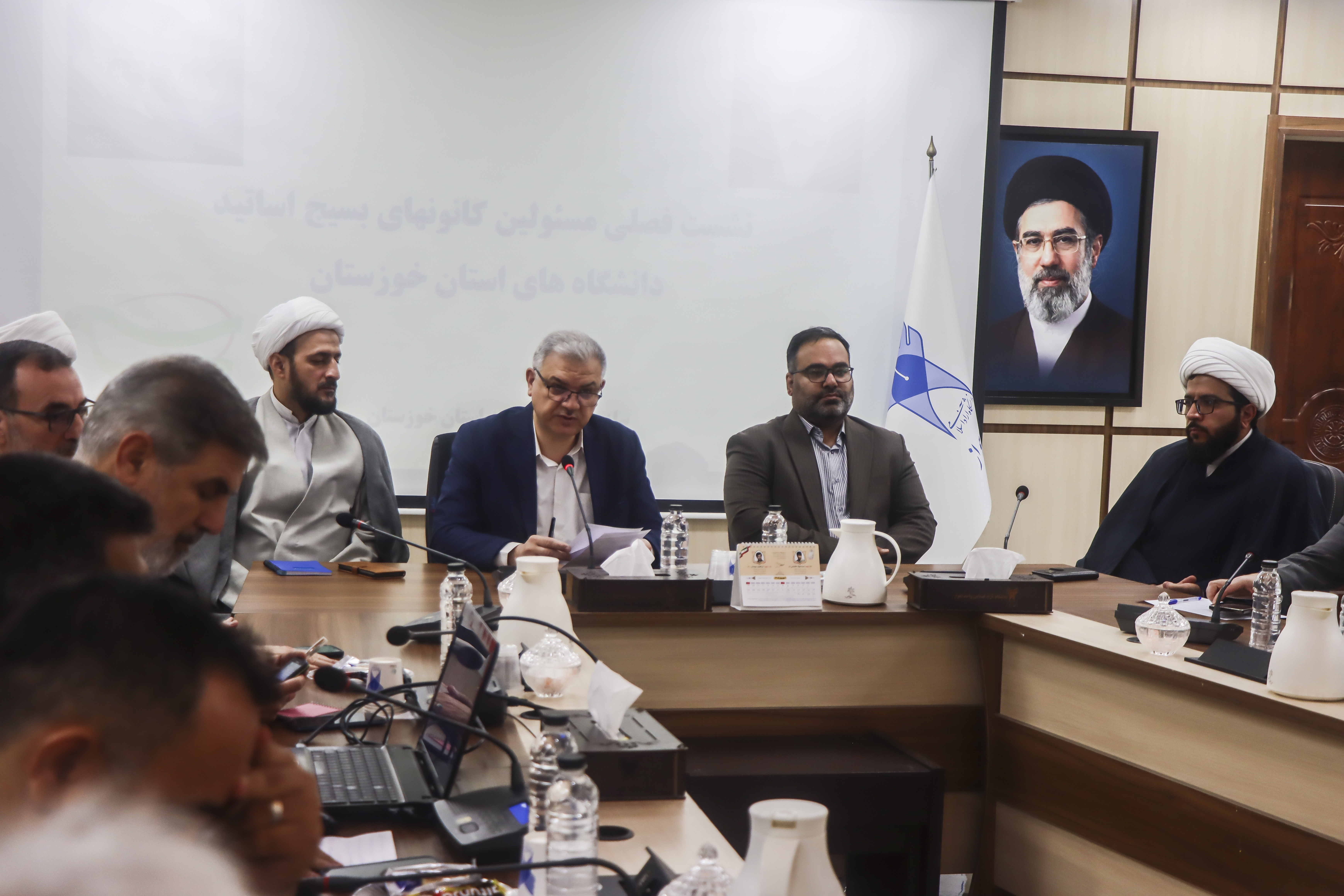 بسیج اساتید شبکه‌ای از سرمایه علمی، فکری و تربیتی و قرارگاه حل مسئله در استان خوزستان است 