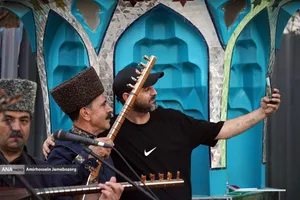 اجرای موسیقی آذری در میدان هفت تیر تهران