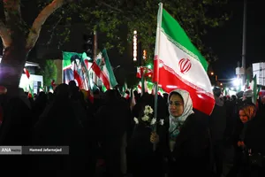 مراسم وداع با پیکر مادر شهیدان افراسیابی در چهارراه نبرد خیابان پیروزی