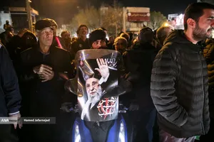 عزاداری شهادت رهبر انقلاب در چهارراه کوکاکولا خیابان پیروزی تهران