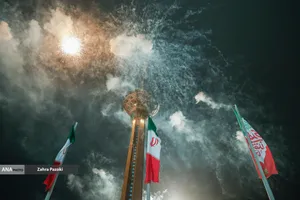 نورافشانی شب ۲۲ بهمن در تهران