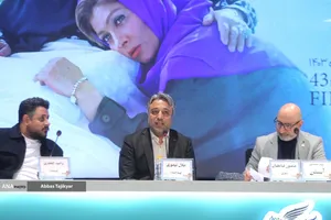 جلال تیموری تهیه کننده در نشست خبری فیلم سینمایی آبستن