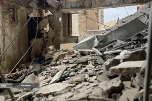 در پی تجاوز جنایتکاران آمریکایی-صهیونی به مناطق مسکونی اصفهان، گروه های جهادی از لحظات ابتدایی وقوع این جنایت، در کنار امدادگران مشغول خدمت رسانی، آواربرداری و بازسازی منازل آسیب دیده مردم هستند.