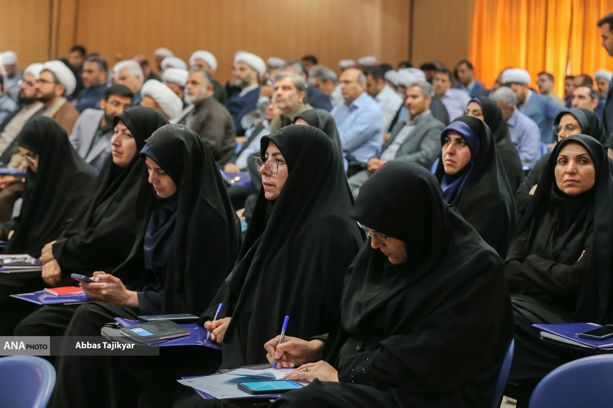 تشریح ساختار «هستههای کنشگری» در نشست توجیهی قرارگاه رسانهای دانشگاه آزاد تشریح ساختار «هستههای کنشگری» در نشست توجیهی قرارگاه رسانهای دانشگاه آزاد