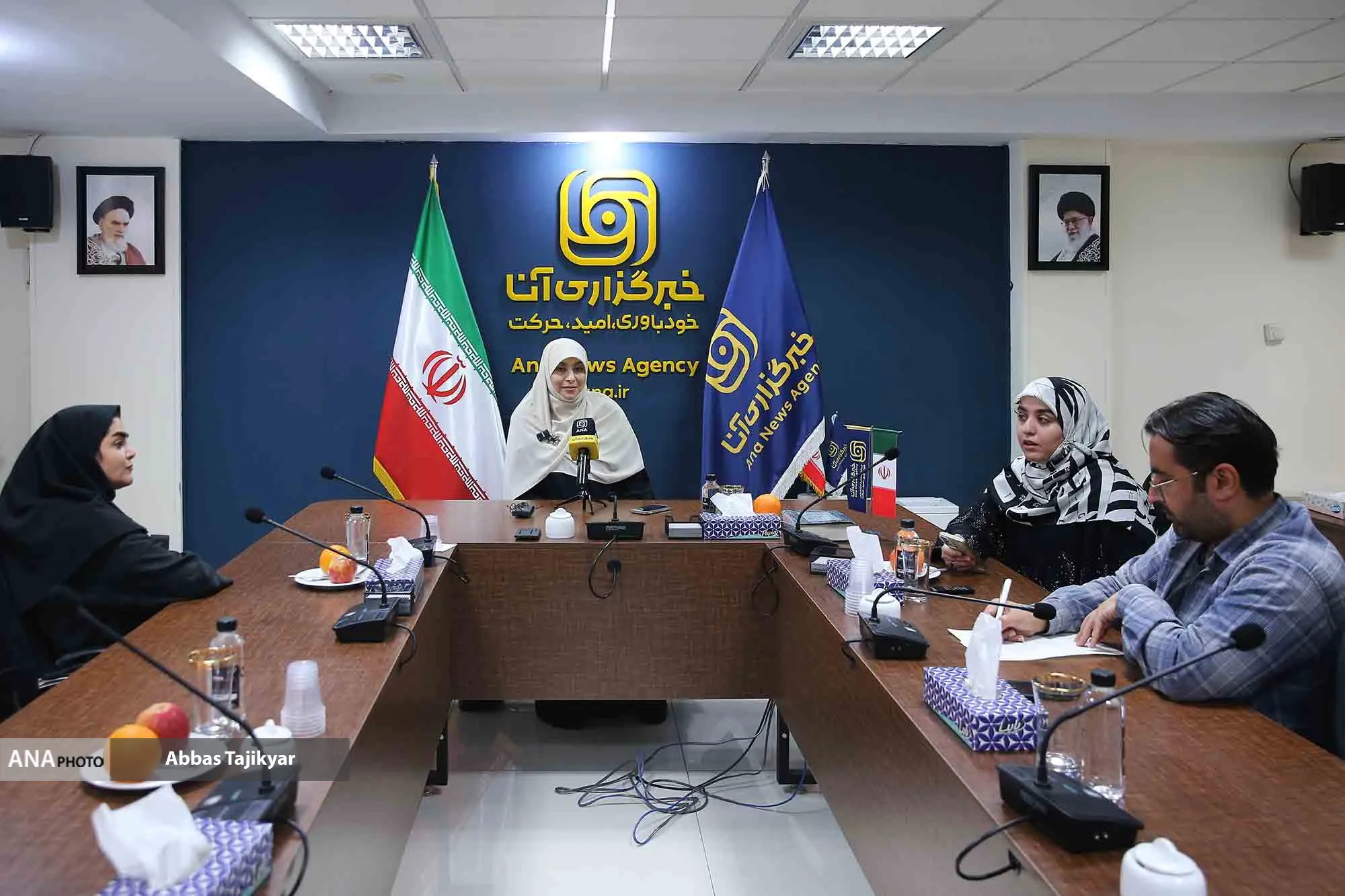 تجمع‌های مردمی؛ حاصل تربیت بانوان در مکتب رهبر شهید انقلاب / شعری عربی که در ایران همه‌گیر شد +فیلم
