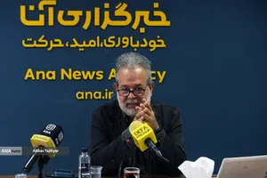 دکتر سیدرضا نقیب السادات عضو هیئت علمی دانشگاه علامه طباطبایی در نشست علمی سویه&zwnj;های نظری و معرفتی روایت&zwnj;پردازی از مراسم تشییع پیکر مطهر رهبر شهید 