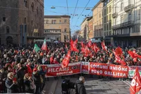 صدها هزار ایتالیایی علیه لایحه بودجه دولت ملونی تظاهرات کردند