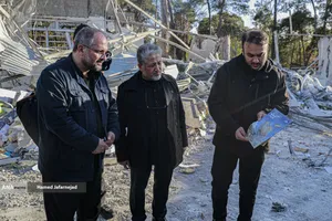 بازدید دکتر بیژن رنجبر رئیس دانشگاه آزاد اسلامی، پس از حمله هوایی آمریکا و رژیم صهیونیستی به سفارت سابق آمریکا(لانه جاسوسی) 