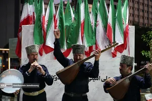 اجرای موسیقی آذری در میدان هفت تیر تهران