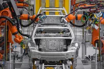 بازگشت لاتاری به صنعت خودرو؛ بازار در کمای سه‌گانه سیاست‌گذاری، تولید و رکود تورمی