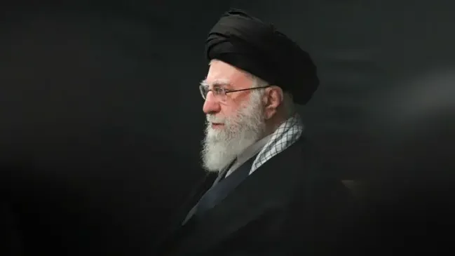 رونمایی از دستخط تاریخی رهبر شهید انقلاب/ روایت بازدید ۱۹ ساعته آیت الله خامنه‌ای از بیمارستان صحرایی + عکس و فیلم
