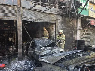 آتش‌سوزی مرگبار در مکانیکی خیابان مجیدیه تهران+ فیلم