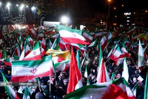 وداع با شهدای ناوشکن دنا و حمایت از نیروهای مسلح