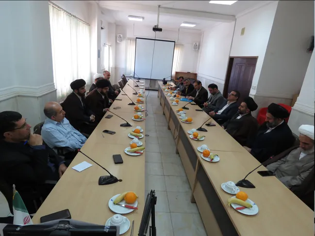 تحقق وحدت حوزه و دانشگاه بر اساس سه رکن توحیدی، حقیقت‌محور و غایت‌نگر به علم