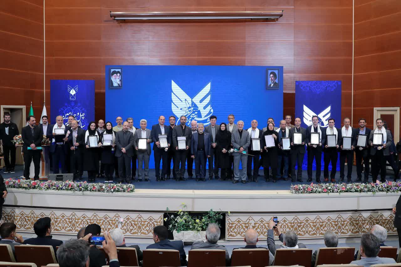 مدیر مرکز رشد واحد علوم و فناوری پردیس در میان فناوران برتر دانشگاه آزاد