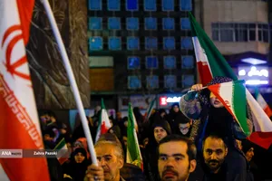 مراسم عزاداری در سوگ رهبر شهید انقلاب - میدان انقلاب تهران
