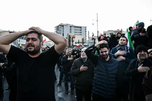  اجتماع مردم تهران در پی خبر شهادت حضرت آیت الله العظمی امام خامنه ای رحمته الله علیه رهبر عظیم الشان انقلاب اسلامی ایران