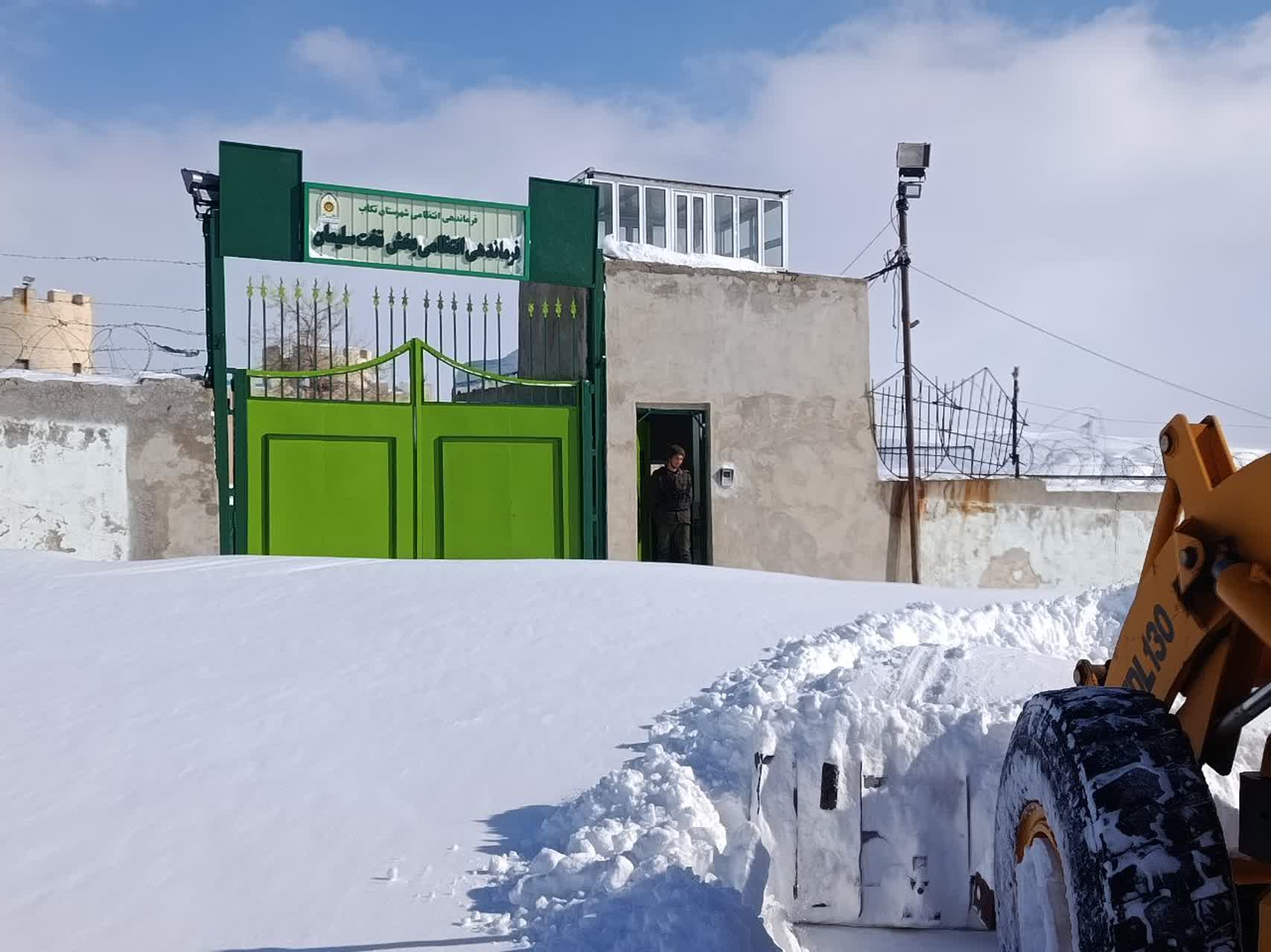 تخت سلیمان در محاصره برف سنگین/ زمستانی تماشایی با بیش از نیممتر برف تخت سلیمان در محاصره برف سنگین/ زمستانی تماشایی با بیش از نیممتر برف