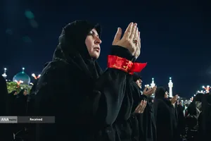 مراسم اقامه نماز بر پیکر مطهر رهبر شهید انقلاب در حرم رضوی