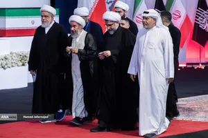 ادای احترام فرهیختگان و هیأت&zwnj;های دینی و شخصیت&zwnj;های سیاسی و فرهنگی کشورهای جهان