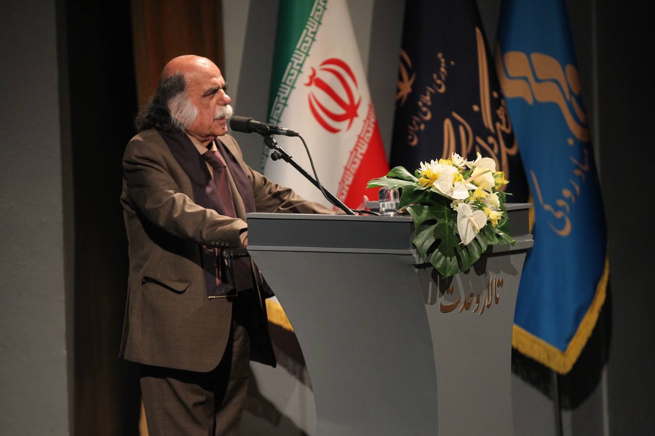 ویژگی‌های فردوسی از نگاه رهبر شهید انقلاب/ فردوسی؛ فرهنگستان پرثمر ایرانی و شاهنامه شجره نامه ملی