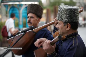 اجرای موسیقی آذری در میدان هفت تیر تهران
