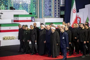 ادای احترام سران سه قوه ، مقامات و مسئولان خارجی به پیکر امام شهید 