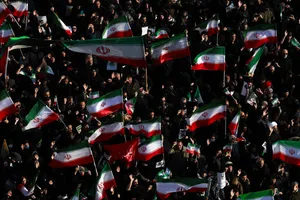 بیعت مردم با آیت&zwnj;الله سید مجتبی خامنه&zwnj;ای سومین رهبر جمهوری اسلامی ایران