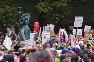 تجمع میلیونی آمریکایی ضد ترامپ با شعار &laquo;پادشاهی ممنوع&raquo;