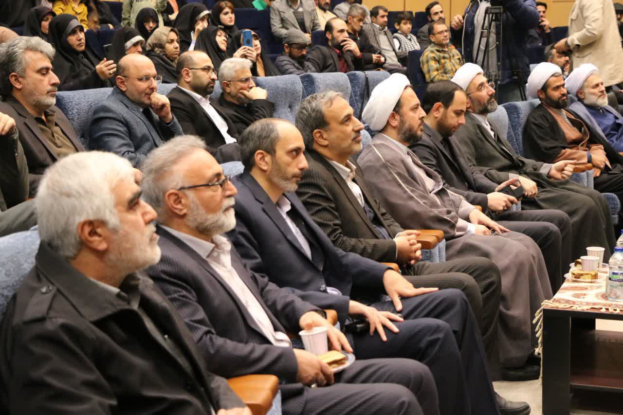 شعر فاخر ابزاری برای انتقال مفاهیم عدالت، اخلاق و سبک زندگی اسلامی به مخاطبان