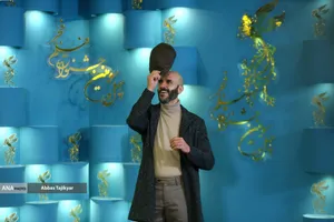 توماج دانش بهزادی در فتوکال فیلم سینمایی آبستن